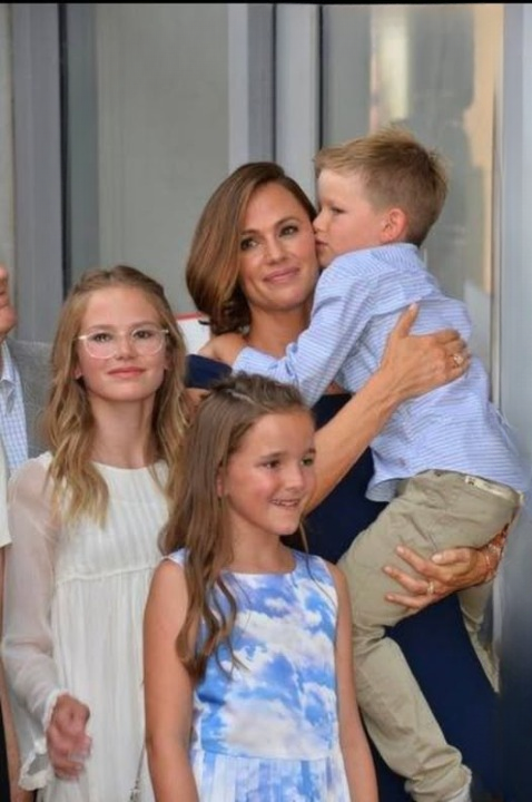 Jennifer Garner and John Miller: A Love Story Built on Privacy, Balance, and Quiet Commitment