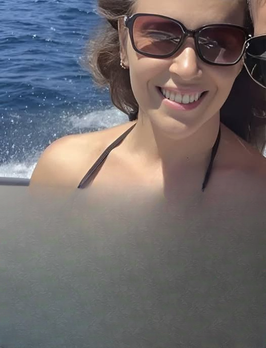 Alyssa Milano at 52: A Lesson in Grace, Confidence, and Public Life