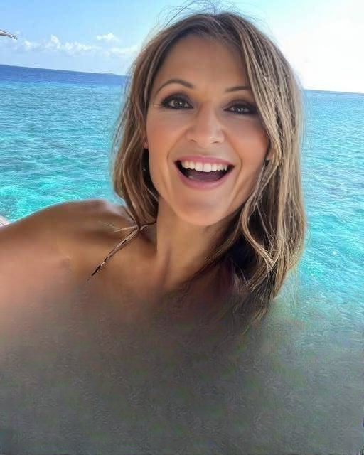 Sarah Sparks Social Media Frenzy with Daring New Photo Series