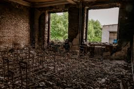 The Morning That Changed Everything: When a Banner Exposed the Truth Behind My Marriage