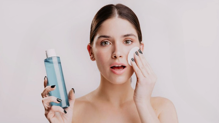 Consequences of Sleeping with Makeup On: A Complete Guide to Healthy Skin and Eye Care