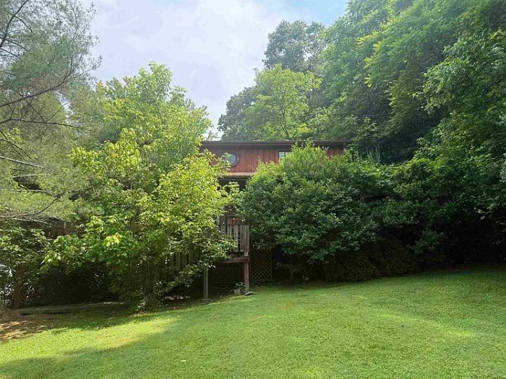 A Peaceful Country Retreat: Discover the Timeless Beauty of 100 James Collins Drive, Fort Gay, West Virginia