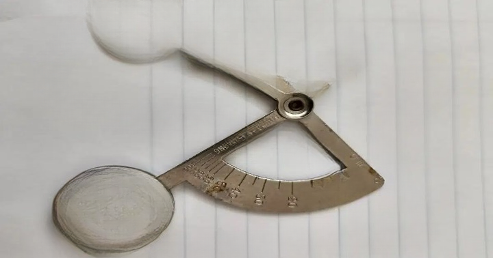 The Forgotten Household Tool That Once Kept the World Connected: The Surprising Story of the Postal Scale
