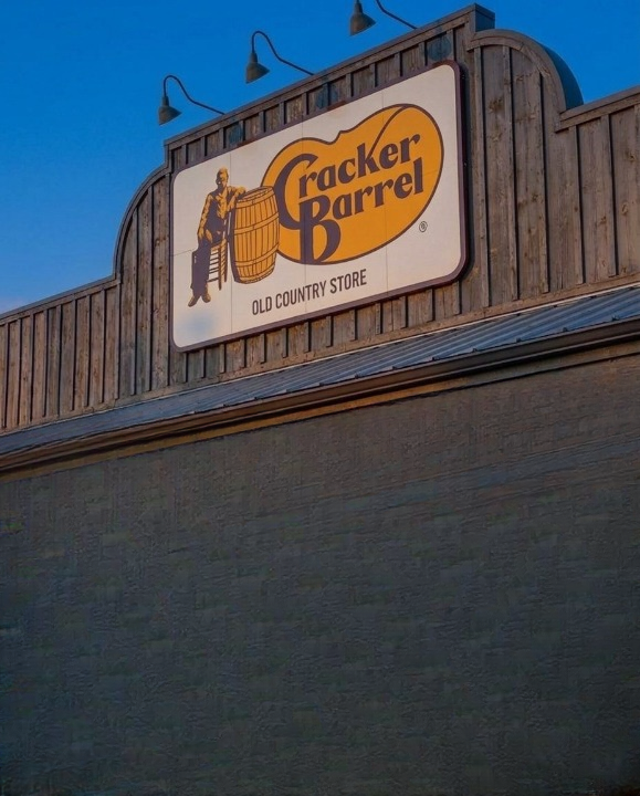 When Loyal Customers Push Back: The Quiet Turning Point That Made Cracker Barrel Reevaluate Its Direction