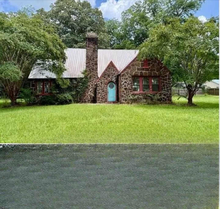 Charming 1937 Country Home on One Acre in Louisville, Missouri