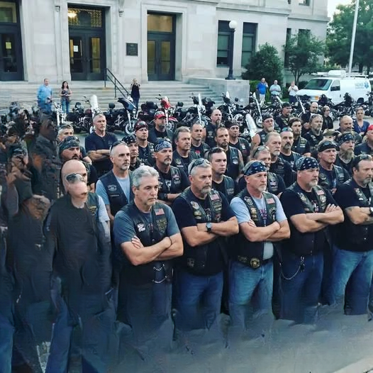 100 Bikers Gathered at a Courthouse After a Judge Ordered an Injured Child Back Home