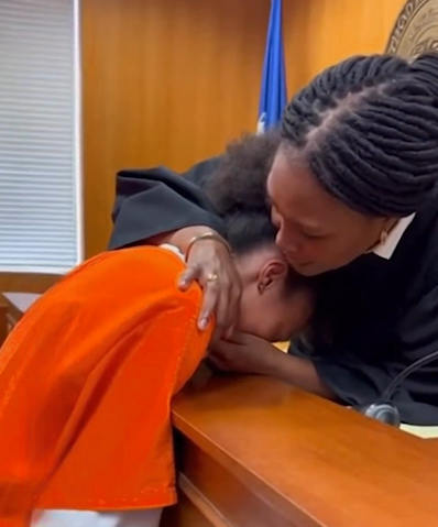 Judge’s Courtroom Hug Sparks Nationwide Debate After Dallas Trial