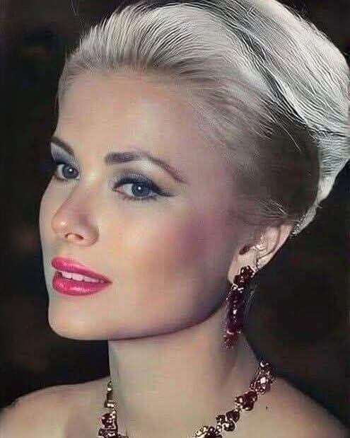 Grace Kelly’s Granddaughter Draws Attention With Timeless Style and Royal Legacy