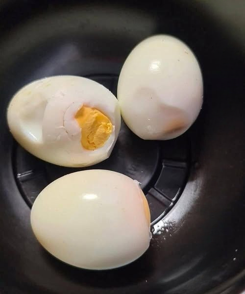 What Happens When You Eat Eggs in the Morning? A Balanced Look at Benefits, Myths, and Healthy Habits