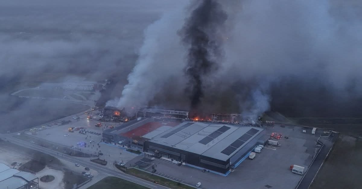 Massive Fire Reported in M. Area Causes Widespread Damage and Evacuations