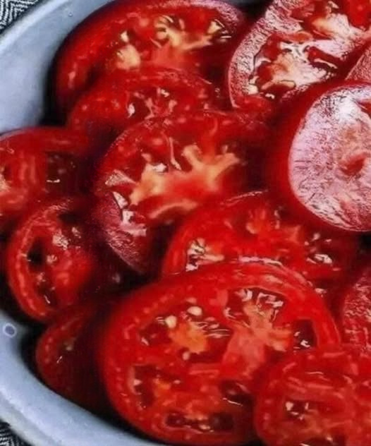 Tomatoes: Nutrition Facts, Health Benefits, and Possible Risks