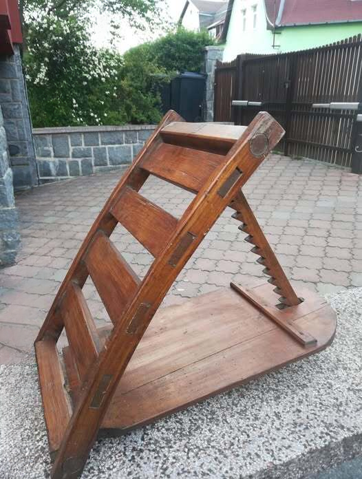 The Story Behind Traditional Wooden Cheese Presses: Craftsmanship, Function, and History