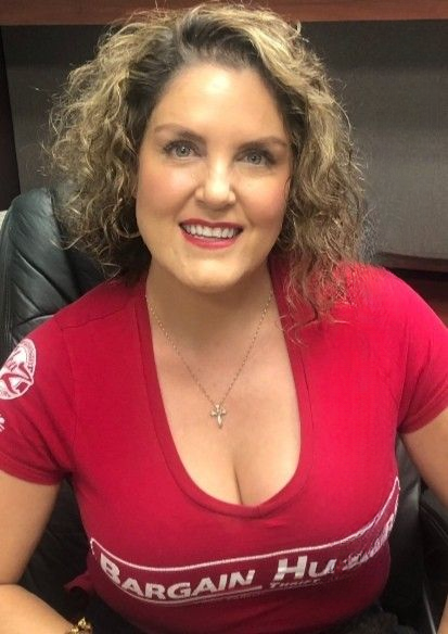 Casey Nezhoda’s Bold Style Sparks Online Conversation