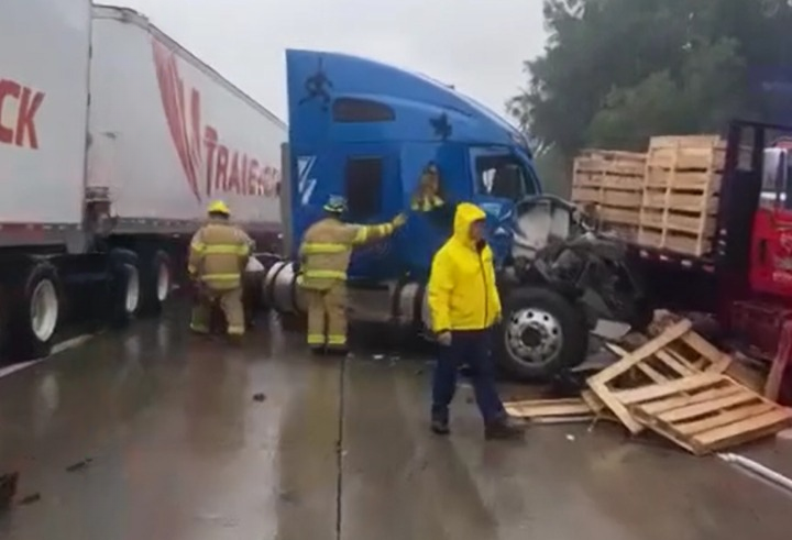 Rainy Weather and Heavy Traffic Contribute to Major Highway Disruption
