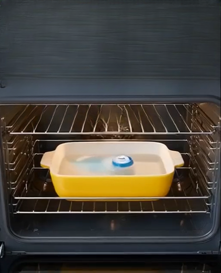 An Easy Steam-Cleaning Method for a Fresher Oven Using Everyday Household Items