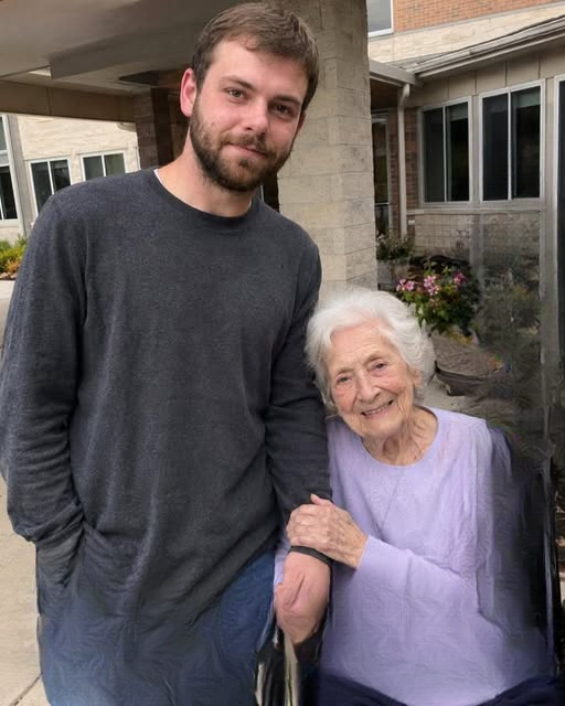 I Agreed to Comfort a Lonely Elderly Woman for Extra Income—But Her Final Gift Changed My Life