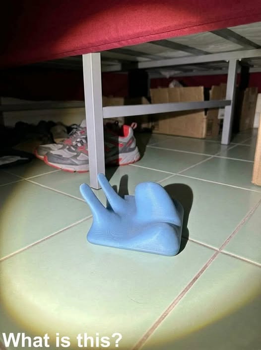 A Strange Object Under My Son’s Bed Gave Me a Fright During a Power Outage