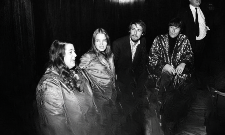 The Story Behind “California Dreamin’”: How The Mamas & The Papas Created a Timeless Music Classic